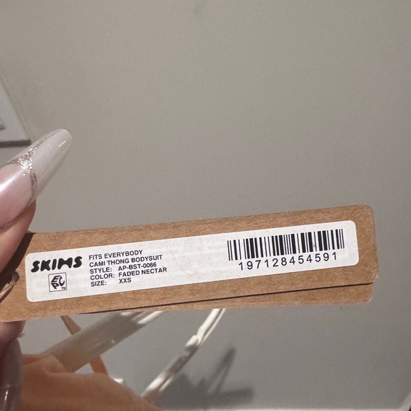 Skims fits everybody cami bodysuit - xxs - limited color：nectar - Picture 3 of 7